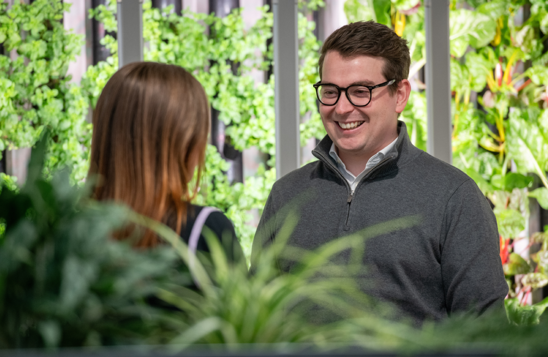 Man and woman talking with geen background