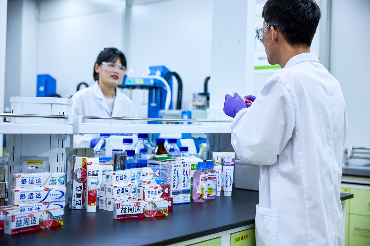 Two Haleon employees at a manufacturing site in China 